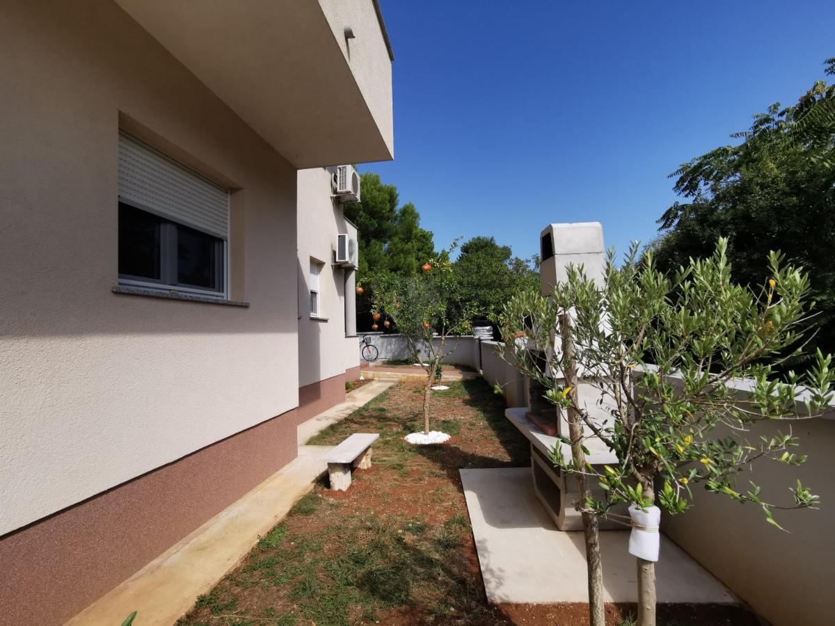 Apartment Dundo In Quiet Green Area Μεντουλίν Εξωτερικό φωτογραφία