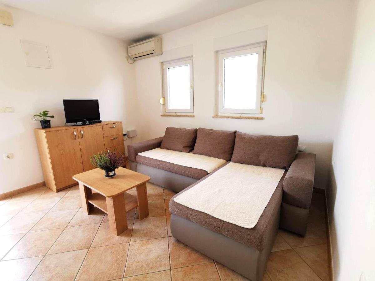 Apartment Dundo In Quiet Green Area Μεντουλίν Εξωτερικό φωτογραφία