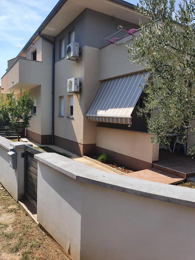 Apartment Dundo In Quiet Green Area Μεντουλίν Εξωτερικό φωτογραφία